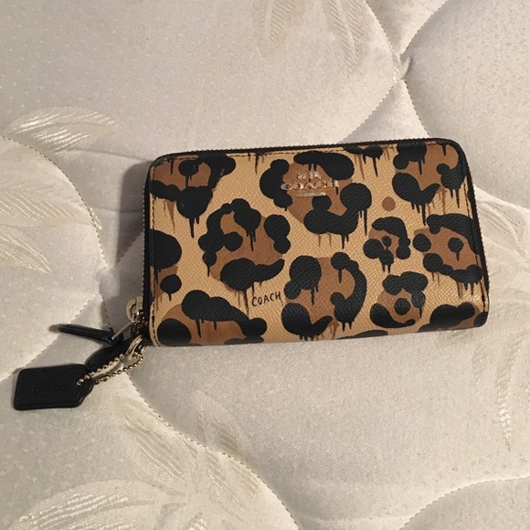 Coach Handbags - Coach wallet! 💜